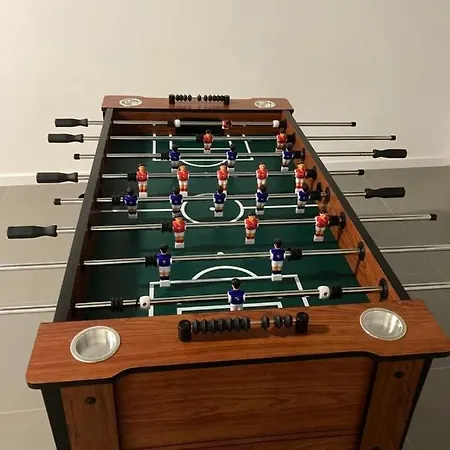 Queen - - Lourinha Villa *