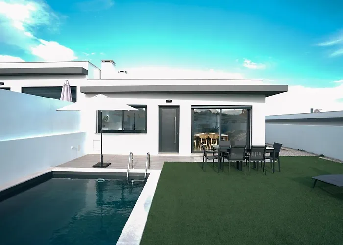 Villa Queen - - Lourinha Santa Barbara (Lisbon)