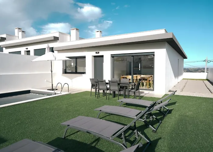 Queen - - Lourinha * Santa Barbara (Lisbon)