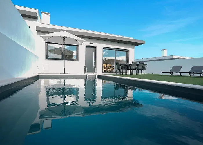 Queen - - Lourinha * Santa Barbara (Lisbon)