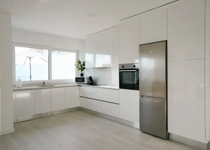 Villa Queen - - Lourinha *