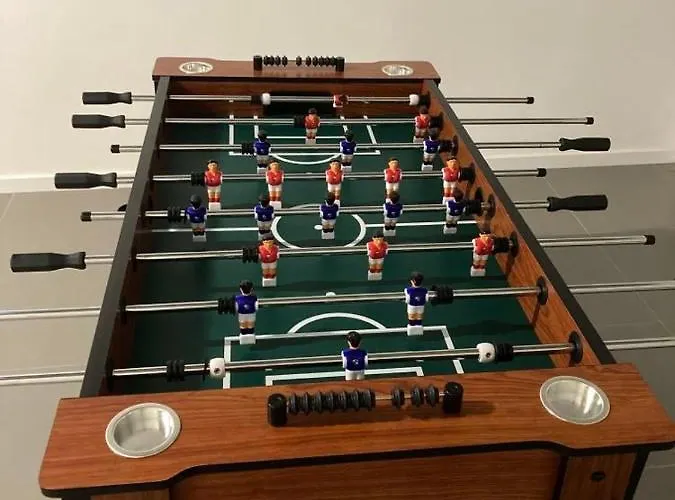 Queen - - Lourinha Villa *