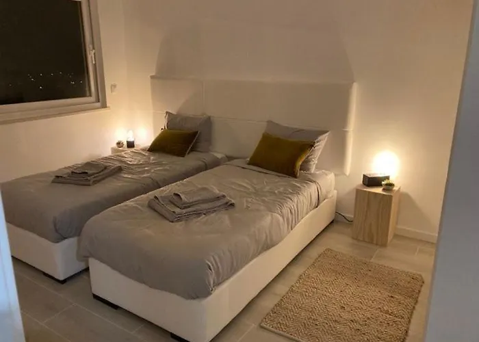 Queen - - Lourinha Villa Santa Barbara (Lisbon)