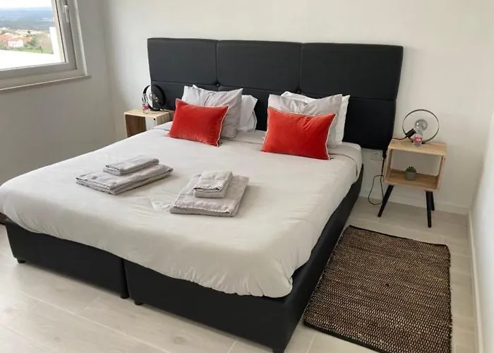 Villa Queen - - Lourinha Santa Barbara (Lisbon)