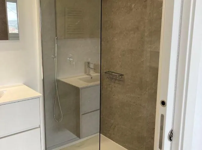 Queen - - Lourinha Santa Barbara (Lisbon)