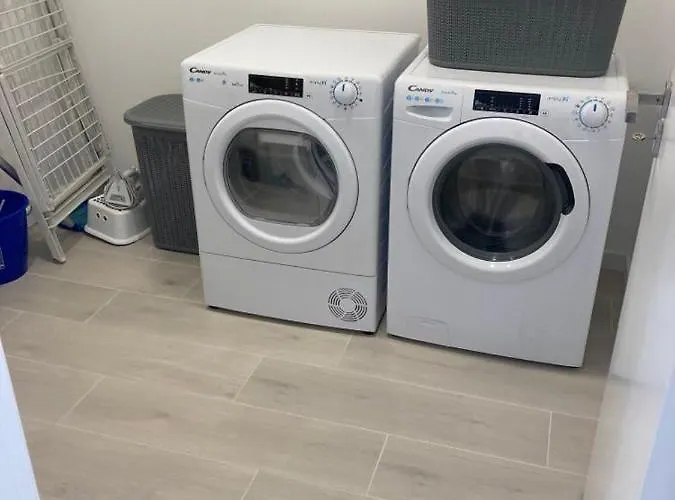 Queen - - Lourinha Villa *