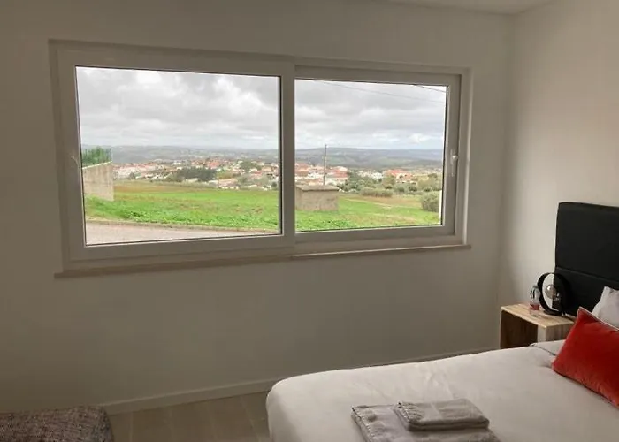 Queen - - Lourinha Villa *