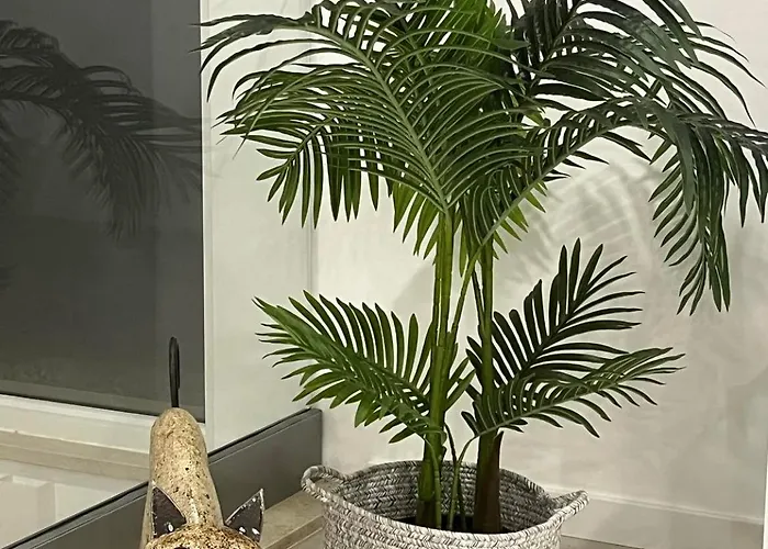 Queen - - Lourinha Villa *